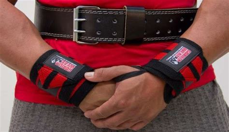 Wrist Wraps: The Benefits and Drawbacks • Bodybuilding Wizard