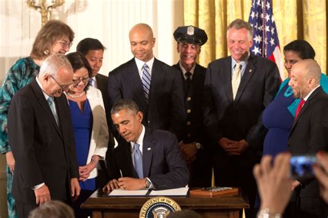 President Obama signs an executive order on further amendments to EO ...