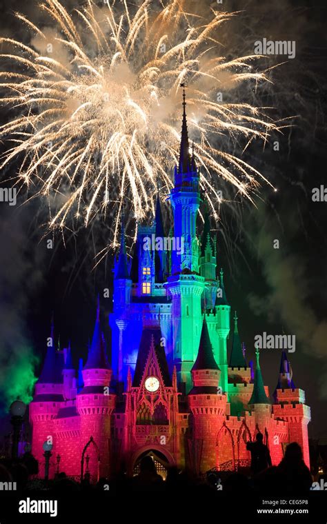 Fireworks show over Sleeping Beauty´s Castle at closing hour ...