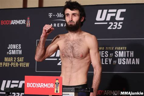 zabit-magomedsharipov-ufc-235-official-weigh-ins | MMA Junkie