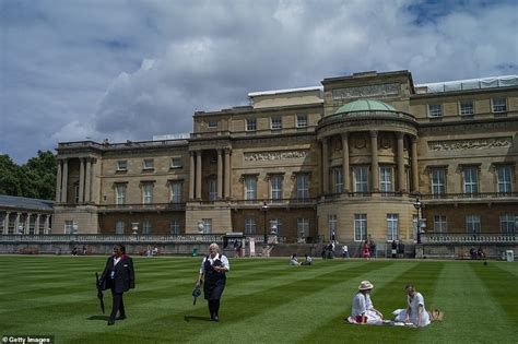 Buckingham Palace garden prepares to open to the public for self-guided ...