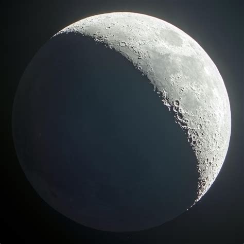 Waxing Crescent Moon in HDR From Yesterday : r/Astronomy