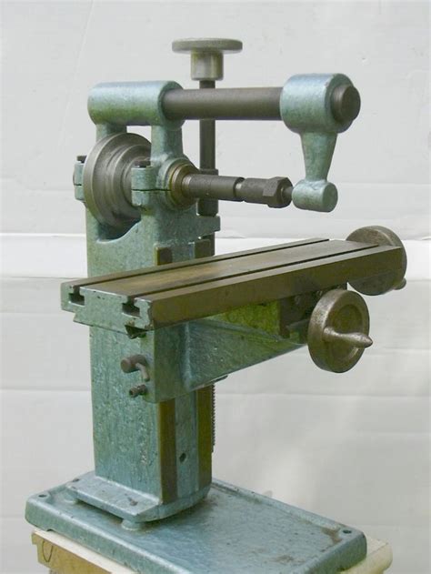 A Mini-Mill Project; Early Days. | Machine shop projects, Milling machine, Homemade tools