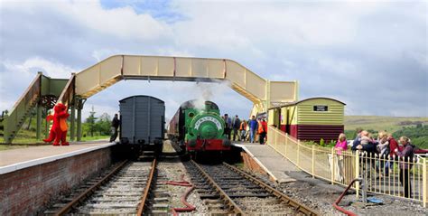 Pontypool & Blaenavon Railway © RAY JONES cc-by-sa/2.0 :: Geograph Britain and Ireland