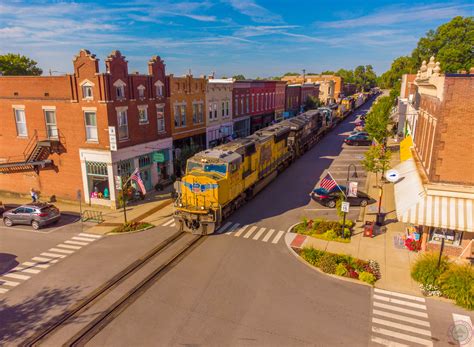 Towns and Nature: La Grange, KY: CSX/L&N Street Running