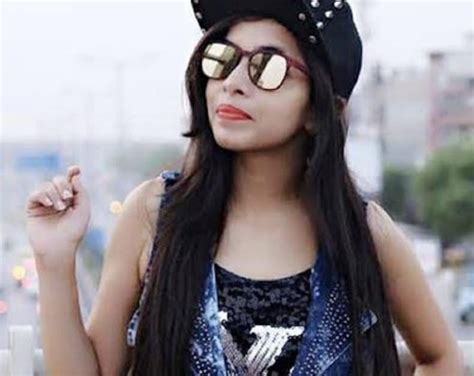 Dabba is looking like Dhinchak Pooja (selfie Maine leli Aaj 📷)😅 : r ...