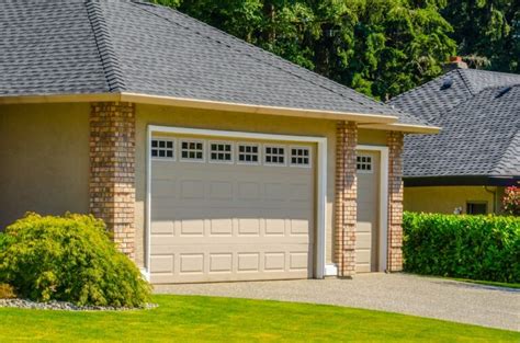 How to Find the Perfect Garage Door Color for Your Home