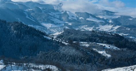 Scenic View of Mountains and a Valley · Free Stock Photo