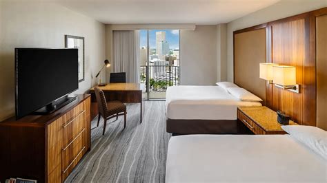 Downtown Miami Hotel Rooms & Suites | Hyatt Regency Miami