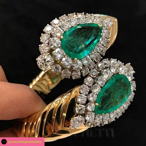 A very important David Webb vintage emerald and diamond bangle #Bangle ...