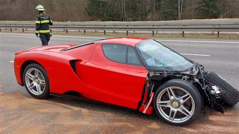 Ferrari Enzo crashes on the motorway near Munich