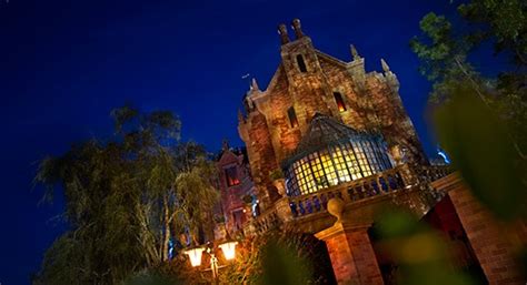 Disney Parks Attractions Around the World: Haunted Mansion | Disney ...