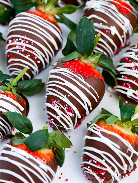 Easy Chocolate Covered Strawberries - Cookin' with Mima