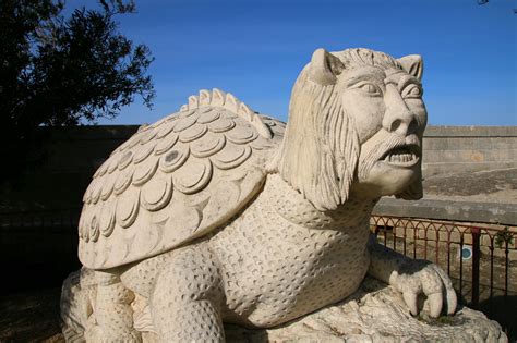 La légende de la Tarasque, Château de Tarascon @ Provence Pays Arles ...