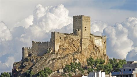 Castle of Almansa - Megaconstrucciones.net English Version