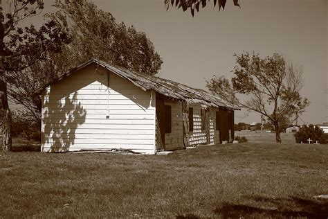 Route 66 - Abandoned Motel Photograph by Frank Romeo