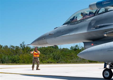 Final Royal Netherlands Air Force F-16 Fighting Falcon B-Course ...