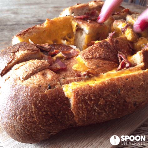 This Epic Cheddar Bacon Ranch Pull-Apart Bread Will Up Your Appetizer Game
