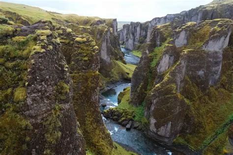 The Most Complete Guide to the Gorgeous Fjaðrárgljúfur Canyon Hike ...