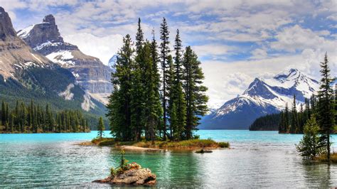 Spirit island, Canada Watercolor Pictures, Watercolor Landscape ...