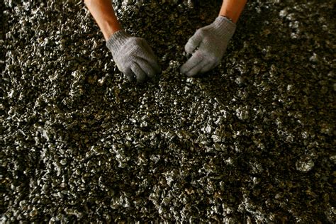 Nickel prices tumble as LME scrutinises volatile trading | Reuters