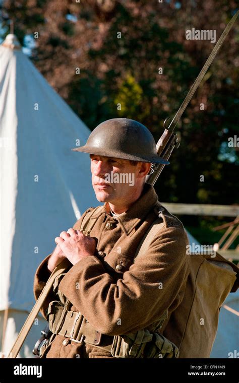 British army soldier hi-res stock photography and images - Alamy