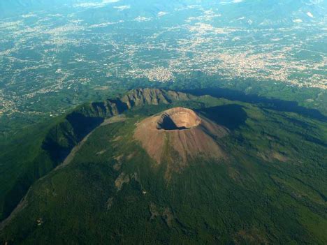 Vesuvius National Park protects one of the world's most dangerous volcanoes | Visititaly.info