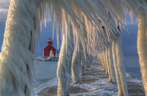 sturgeon bay lighthouse | ... on Capture Wisconsin // Sturgeon Bay coast guard station ...