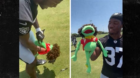 Raiders Troll Patrick Mahomes With Kermit The Frog Puppet At Training Camp