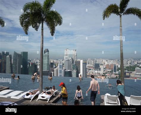 Singapore infinity pool Stock Photo - Alamy