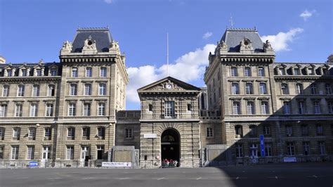 Une attaque à la préfecture de Paris fait 5 morts | News | Paris