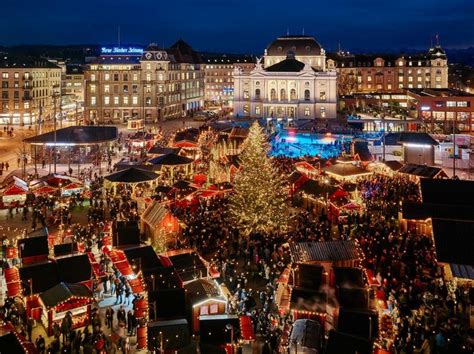 Zurich’s “Wienachtsdorf” at Sechseläutenplatz | Mercatini di natale, Zurigo, Luoghi