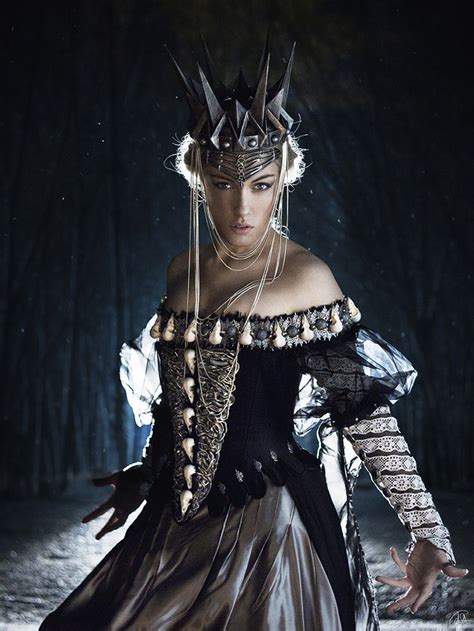 Queen Ravenna - Snow White and the Huntsman | Queen ravenna, Evil queen costume, Hollywood costume