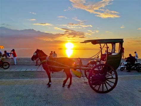 Enjoying Sunset at Manila Baywalk - GoTravelly