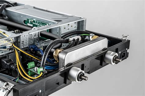 EcoDataCenter first to deploy chassis-level immersion liquid cooling ...