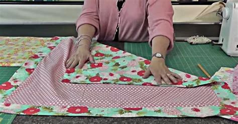 If You're Looking For A Great Baby Gift, This Self Binding Baby Quilt I… | Self binding baby ...