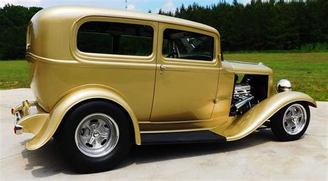 1932 Ford Tudor Sedan Hot Rod "Gold Rush" Big Oak Garage "Ride Along ...