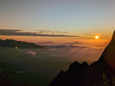 Kolukkumalai Hills, India : r/sunrise