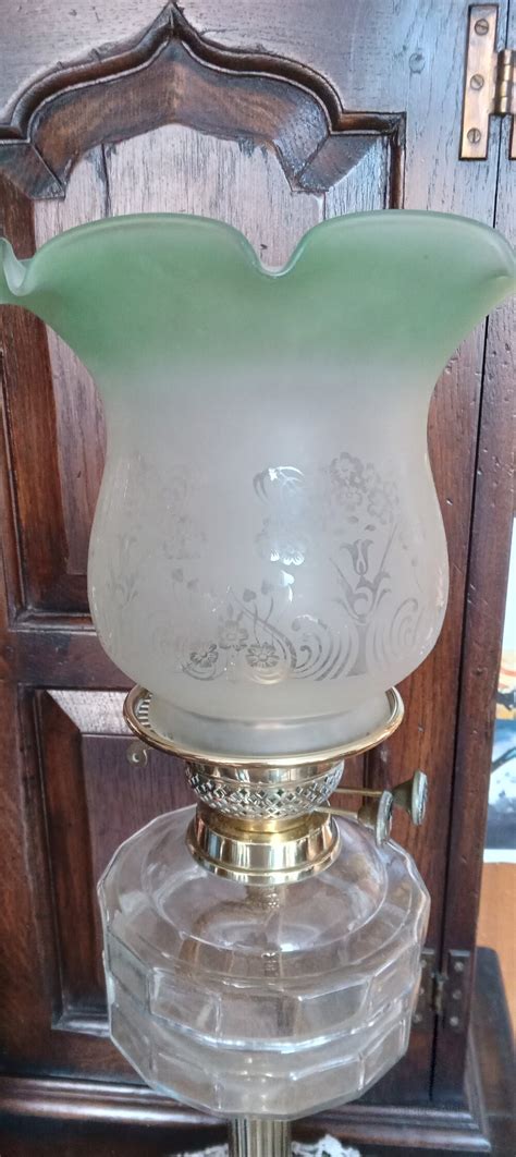 Antiques Atlas - Brass Column Victorian Oil Lamp as1060a630 / OIL lAMP ...