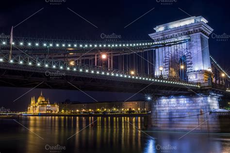 Chain bridge at night, Budapest | High-Quality Architecture Stock ...