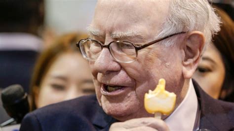 Warren Buffett auctions off lunch to raise money for charity | CTV News