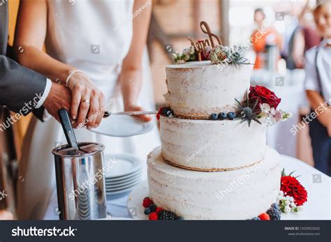 Wedding Cake Cutting: Over 18,579 Royalty-Free Licensable Stock Photos | Shutterstock