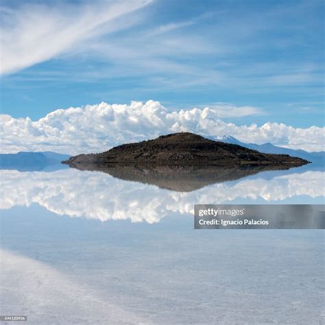 Salar De Uyuni Reflections Mirror Effect Uyuni Bolivia High-Res Stock ...