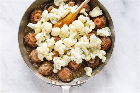 Garlic Mushrooms Cauliflower Skillet Recipe – Mushrooms Cauliflower Recipe — Eatwell101