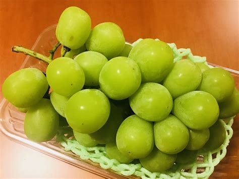 JAPANESE GRAPES “SHINE MUSCAT” | MEET MOMENT JAPAN