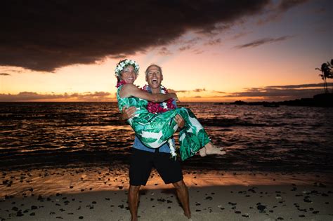 Dene & Don, Kukio Beach - Kona family and portrait photographer Big Island Hawaii