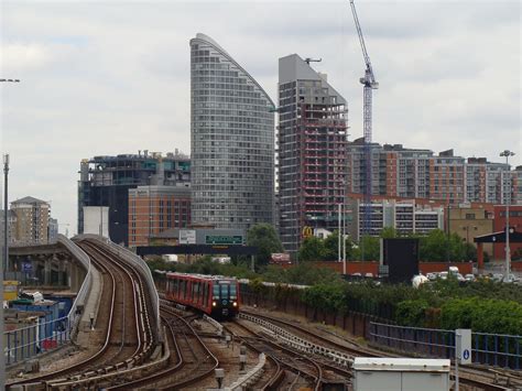 Docklands Light Railway 136 | Seen arriving at Poplar | Flickr