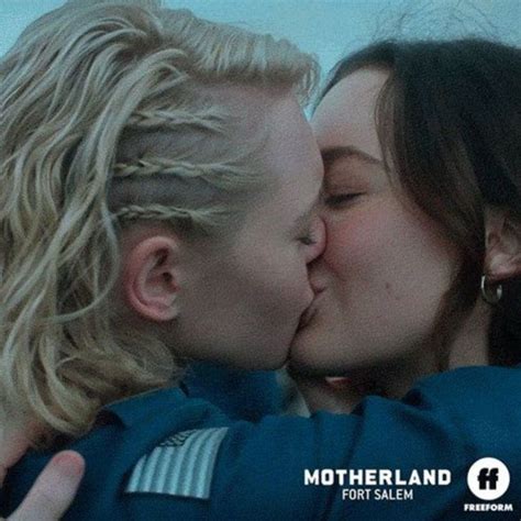 Motherland fort salem season 3 kiss scenes — raelle and scylla taylor ...