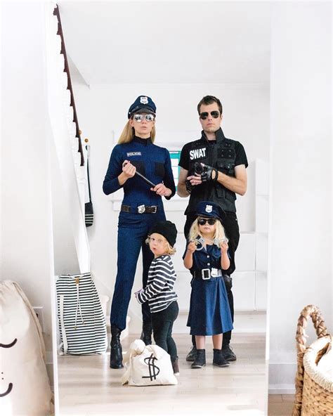 √ Matching Family Halloween Costume Ideas