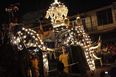 Kandy Esala Perahera 2018 – A Must See Religious and Cultural Festival ...